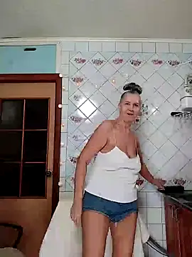 Snapshot of lukerya chatting on February 15, 5:37 am lukerya online show from February 15, 5:37 am