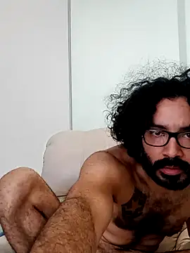 Snapshot of Batou1683 chatting on February 11, 12:54 pm Batou1683 online show from February 11, 12:54 pm