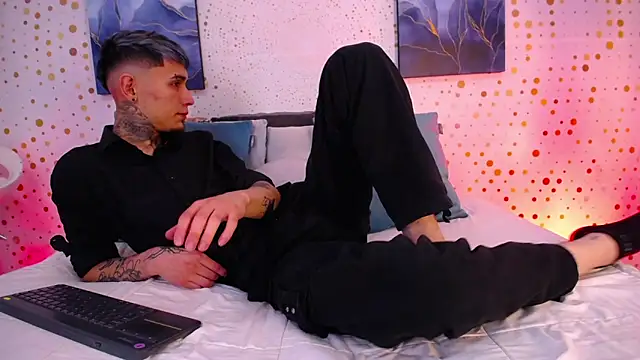 Snapshot of Max_Hader chatting on February 10, 1:15 pm Max Hader online show from February 10, 1:15 pm