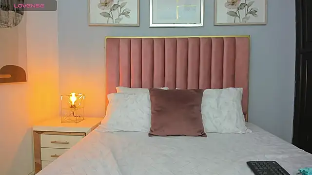 MarianaScott  online show from April 15, 12:23 pm