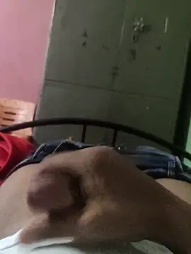 Snapshot of jesse_pinkman99 chatting on February 3, 7:08 pm jesse pinkman99 online show from February 3, 7:08 pm