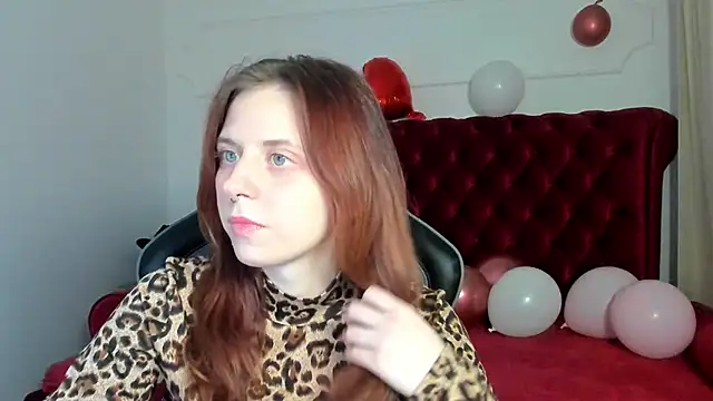 Snapshot of FreyaVey chatting on February 19, 5:25 am FreyaVey online show from February 19, 5:25 am