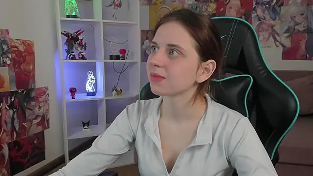 Snapshot of FreyaVey chatting on March 1, 5:42 am FreyaVey online show from March 1, 5:42 am