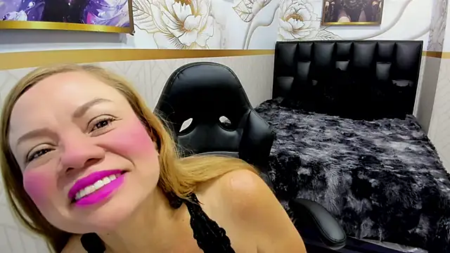 Snapshot of alicee__mature chatting on May 5, 7:33 pm alicee mature online show from May 5, 7:33 pm