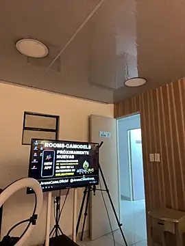 Snapshot of Dominik_Souza chatting on February 19, 12:34 pm Dominik Souza online show from February 19, 12:34 pm