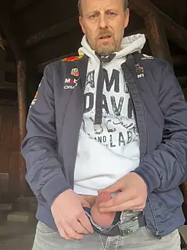Snapshot of FrankdieSchwuchtel chatting on March 29, 2:39 pm FrankdieSchwuchtel online show from March 29, 2:39 pm