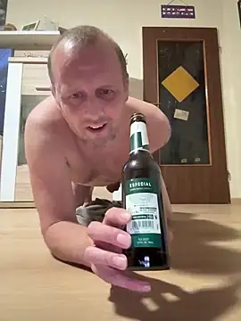 Snapshot of FrankdieSchwuchtel chatting on May 25, 10:27 pm FrankdieSchwuchtel online show from May 25, 10:27 pm