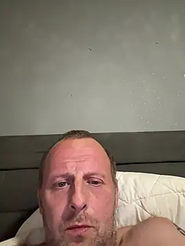 Snapshot of FrankdieSchwuchtel chatting on June 10, 10:52 pm FrankdieSchwuchtel online show from June 10, 10:52 pm