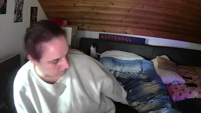 Snapshot of Blutengel_42 chatting on February 25, 8:57 am Blutengel 42 online show from February 25, 8:57 am