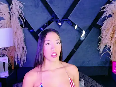 KylieWhitee online show from February 16, 1:40 pm