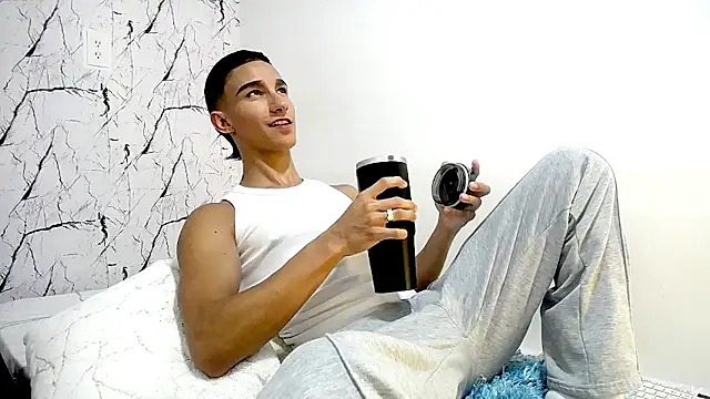 Snapshot of BabyAndy_ chatting on July 1, 10:53 pm BabyAndy online show from July 1, 10:53 pm
