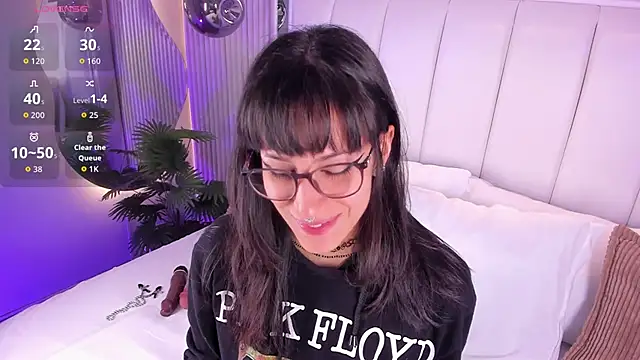 Snapshot of ViolettaColinss chatting on May 5, 11:40 am ViolettaColinss online show from May 5, 11:40 am