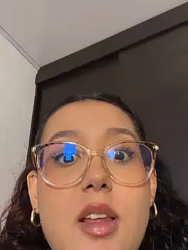 Snapshot of kittysophie_ chatting on February 1, 11:03 pm kittysophie online show from February 1, 11:03 pm