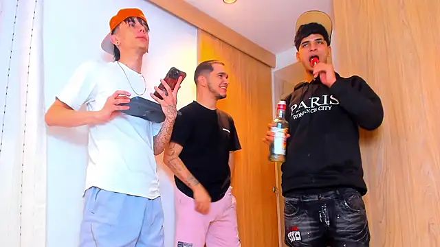 Snapshot of TheBatMansion chatting on February 11, 4:28 am TheBatMansion online show from February 11, 4:28 am