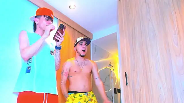 Snapshot of TheBatMansion chatting on February 14, 5:53 pm TheBatMansion online show from February 14, 5:53 pm