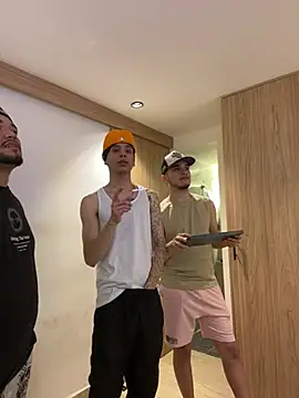 Snapshot of TheBatMansion chatting on March 1, 3:41 am TheBatMansion online show from March 1, 3:41 am