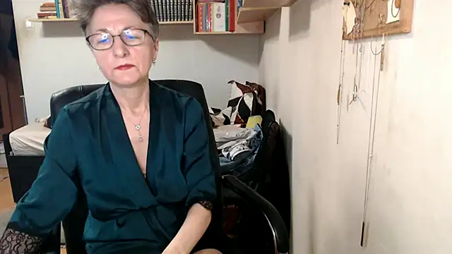 katemodel online show from October 29, 7:54 am