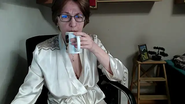 katemodel online show from March 11, 6:52 am