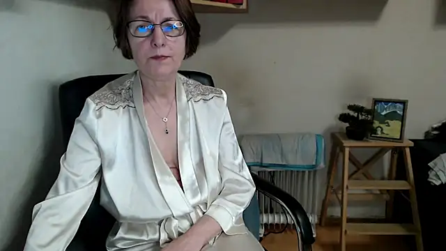 katemodel online show from May 16, 6:32 am