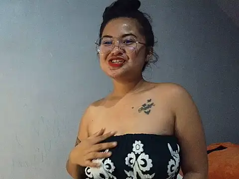 Chillntalkmami online show from March 9, 2:10 pm