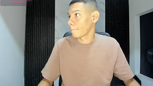 milo cruz  online show from February 9, 3:21 am