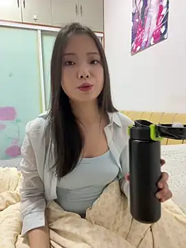 BIGBABYYEYE online show from February 11, 2:00 pm