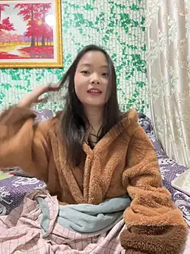 BIGBABYYEYE online show from March 17, 2:31 pm