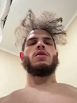 Snapshot of hotbofdad chatting on February 3, 5:27 am hotbofdad online show from February 3, 5:27 am