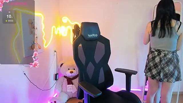 AliceeinWonderlanddd online show from February 22, 2:34 am