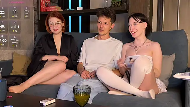 Snapshot of Three_Some_Dream chatting on June 22, 5:54 pm Three Some Dream online show from June 22, 5:54 pm