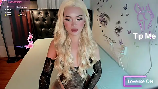 Snapshot of Akiraaaa_Sky chatting on February 25, 3:10 pm Akiraaaa Sky online show from February 25, 3:10 pm