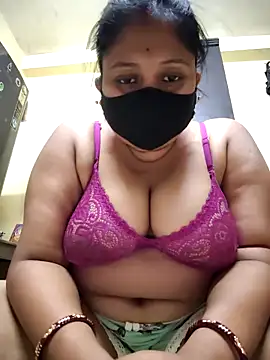 Curvy Trisha online show from March 17, 7:17 pm