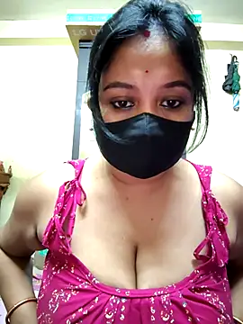 Curvy Trisha online show from July 5, 7:54 pm
