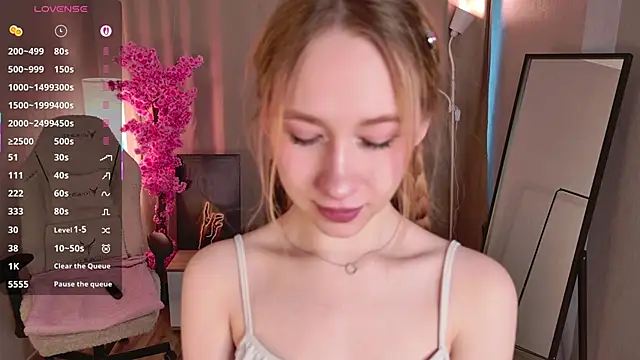 Snapshot of lil_monikaa chatting on February 9, 2:10 pm lil monikaa online show from February 9, 2:10 pm