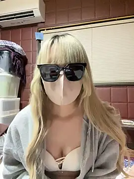 Snapshot of uni_nvqnl2 chatting on February 12, 12:44 pm uni nvqnl2 online show from February 12, 12:44 pm