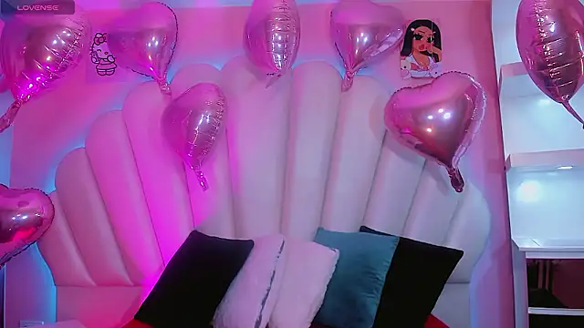 Snapshot of Maia_Hotts chatting on February 11, 11:48 am Maia Hotts online show from February 11, 11:48 am