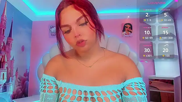 Snapshot of Maia_Hotts chatting on February 18, 12:01 pm Maia Hotts online show from February 18, 12:01 pm