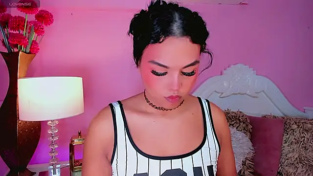 Maia Hotts online show from July 12, 8:55 pm