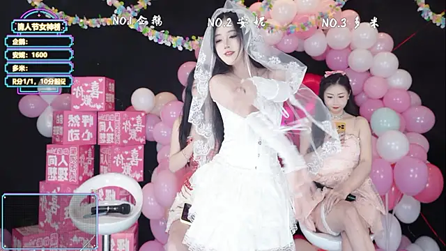 Snapshot of HoneyBaby-001 chatting on February 14, 2:14 pm HoneyBaby-001 online show from February 14, 2:14 pm