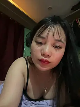  Lylyy online show from April 5, 6:49 pm