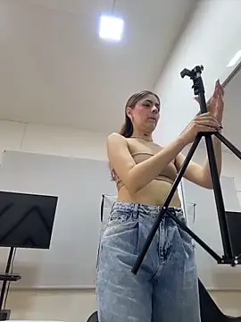 Snapshot of AriaWillssX chatting on February 14, 8:05 pm AriaWillssX online show from February 14, 8:05 pm