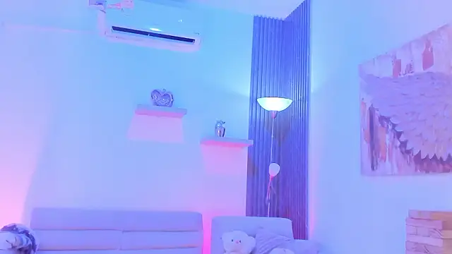 Snapshot of TAHIELA_ chatting on February 10, 11:03 am TAHIELA online show from February 10, 11:03 am