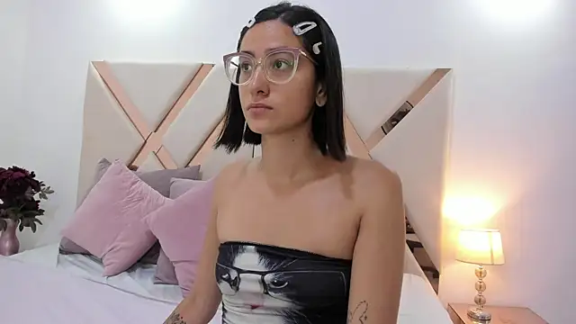 Snapshot of crystalstonee chatting on May 25, 7:20 pm crystalstonee online show from May 25, 7:20 pm