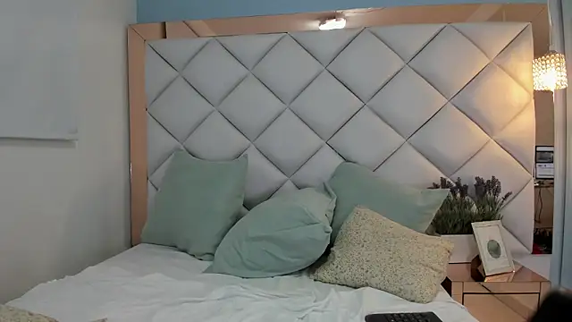 Snapshot of crystalstonee chatting on May 27, 1:57 am crystalstonee online show from May 27, 1:57 am