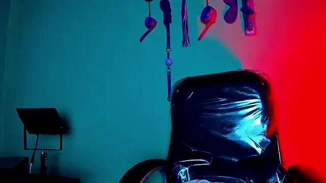 hazz smith  online show from February 26, 5:45 pm