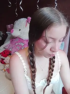 MimiSoftie online show from April 7, 8:20 pm