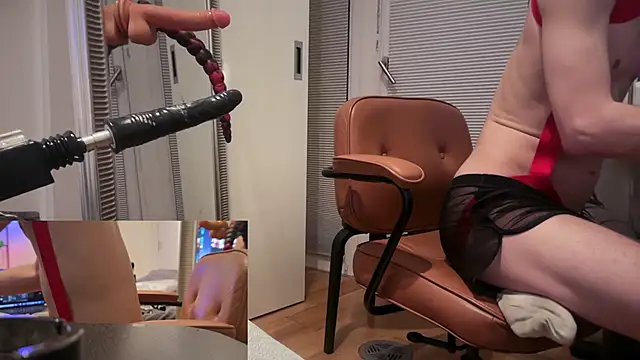 Snapshot of bulge_boy chatting on February 19, 5:36 am bulge boy online show from February 19, 5:36 am