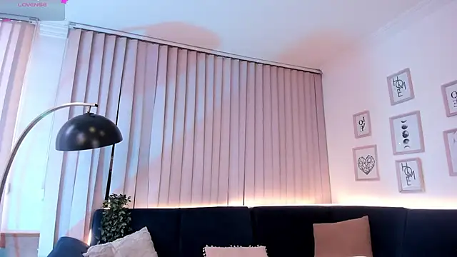 Snapshot of agata_volkov chatting on March 3, 8:26 pm agata volkov online show from March 3, 8:26 pm