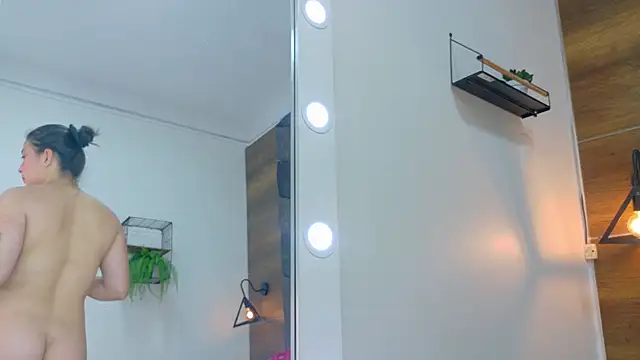 AnnieRouse   online show from March 4, 11:38 am