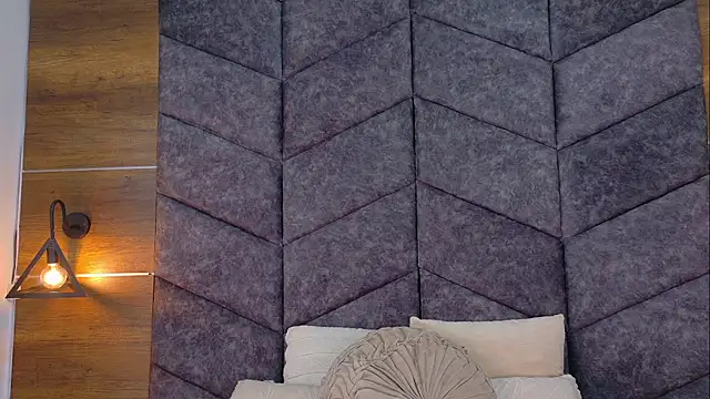 AnnieRouse   online show from April 9, 11:37 am